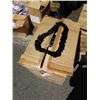 Image 2 : CASE OF BLACK BOA LEIS