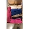 Image 2 : 2 BOXES OF TOWELS