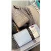 Image 2 : TOTE OF BED SHEETS, DUVET