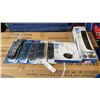 Image 1 : 5 UNIVERSAL REMOTES WITH CONTOUR HD ANTENNA AND CLASSIC HD ANTENNA