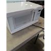 Image 2 : WHITE WILLZ MICROWAVE