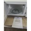 Image 3 : WHITE WILLZ MICROWAVE