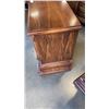 Image 8 : 2 OAK NIGHTSTANDS