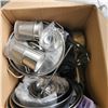 Image 2 : BOX OF STAINLESS MIXING BOWLS, POT, MEASURING CUPS AND MORE