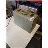 Image 2 : HUSQVARNA 2000 SEWING MACHINE IN CASE
