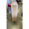 Image 2 : MAPLE FINISH BOOKSHELF - 3 FOOT TALL
