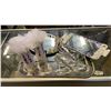 Image 1 : TRAY OF DECORATIVE GLASSWARE
