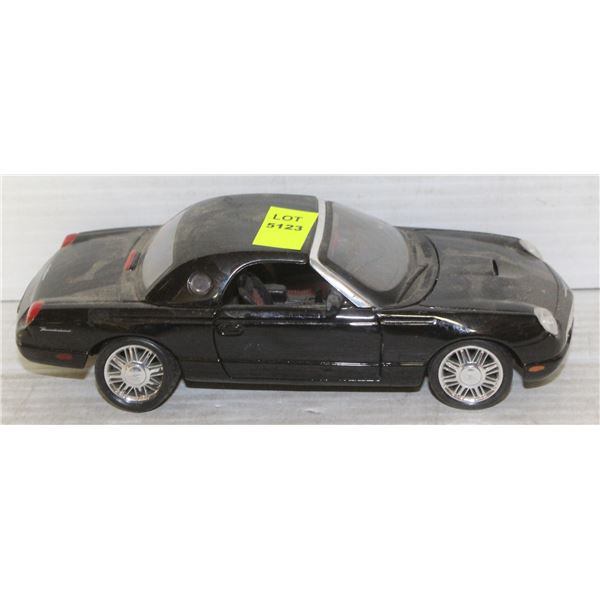 MAISTRO 1:25 SCALE FORD THUNDERBIRD DIECAST