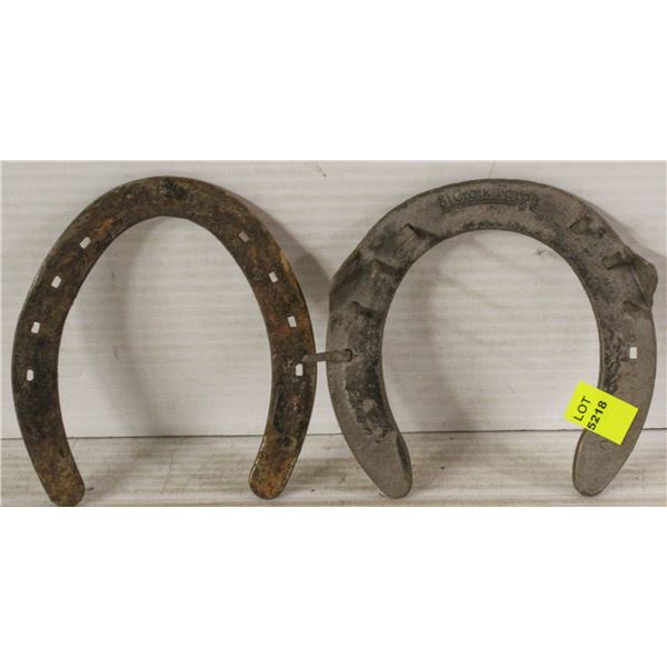 2 HORSESHOES