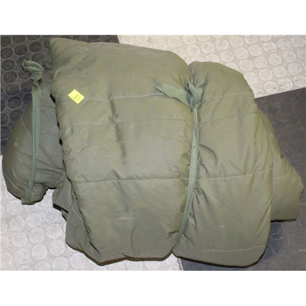 GREEN SLEEPING BAG