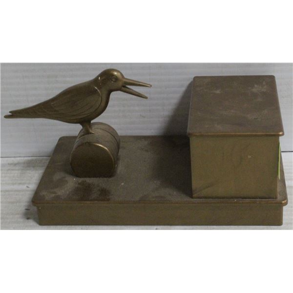 PLASTIC CIGARETTE DISPENSER