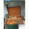 Image 1 : 34 Pieces of Silver Plated Flatware in Chest