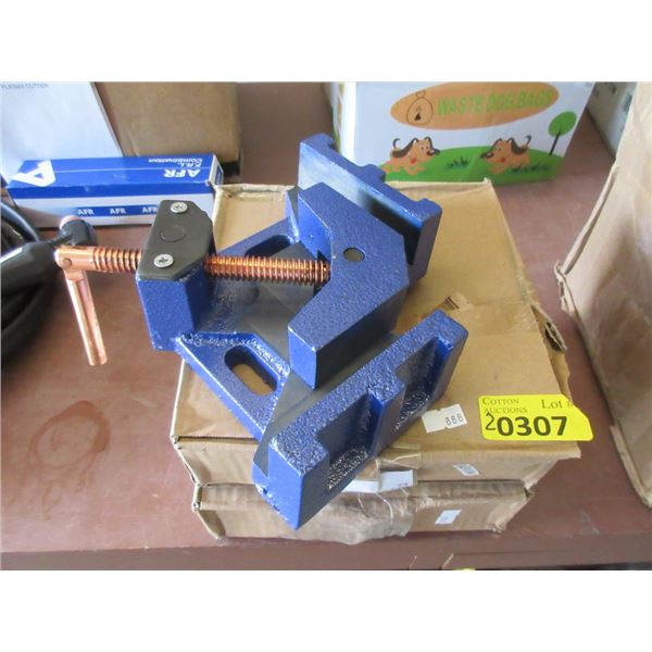 2 Right Angle Clamps