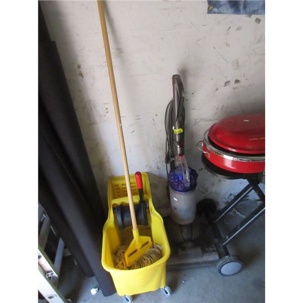 Dyson DC43 Vacuum & Mop Bucket