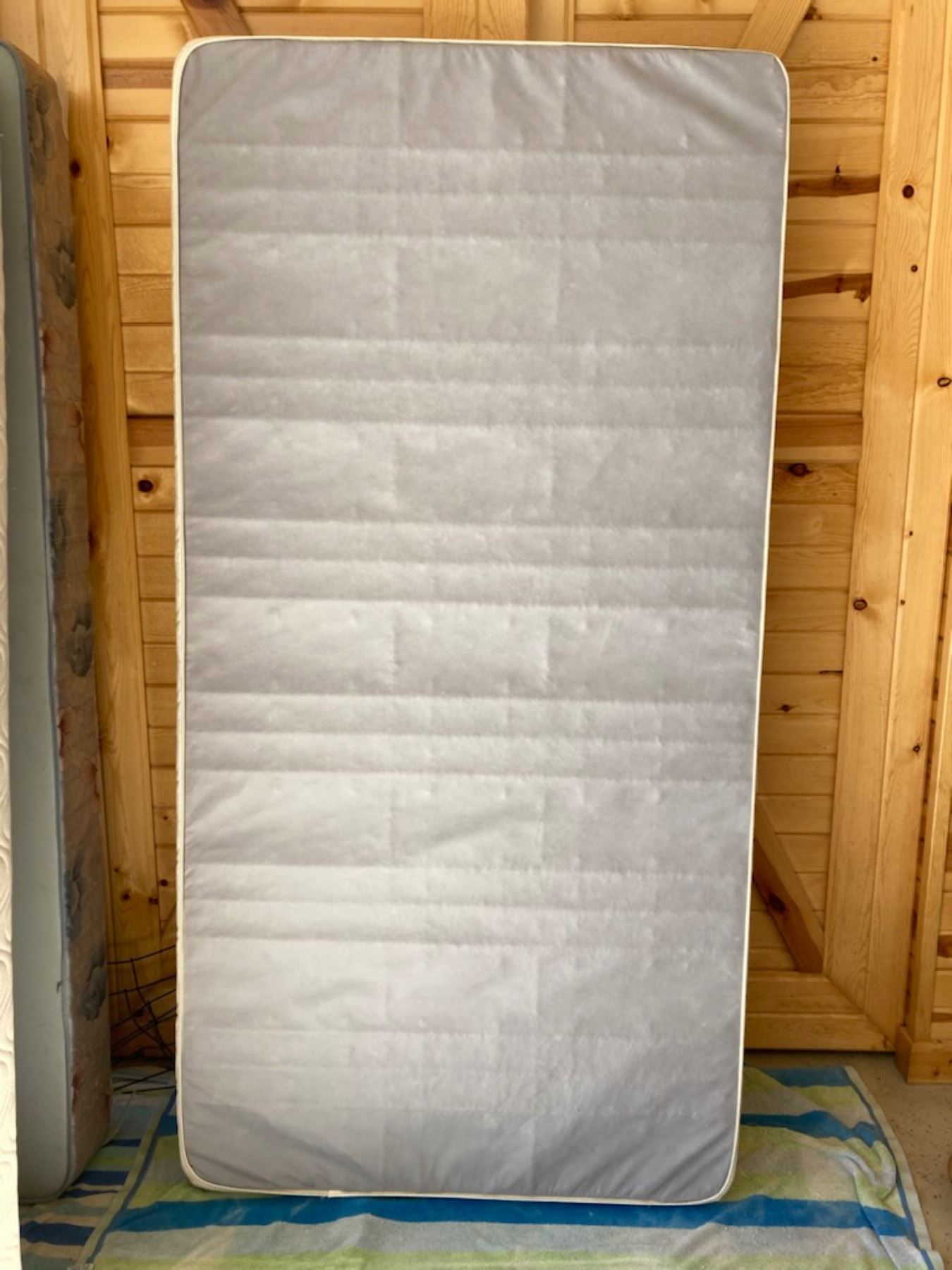 RESTONIC TWIN BED, BOX SPRING, AND BEDFRAME Cornerbids