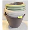 Image 1 : 6 PLASTIC FLOWER POTS