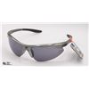 Image 1 : NEW PAIR OF FOSTER GRANT SUNGLASSES
