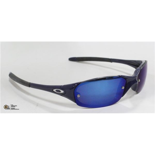 PAIR OF NAVYBLUE OAKLEY REPLICA SUNGLASSES