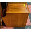 Image 2 : VINTAGE WOODEN END TABLE WITH ONE STORAGE CABINET