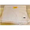 Image 1 : NEW LACOSTE WHITE LEGEND BATH TOWEL, 100% SUPIMA