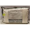 Image 1 : NEW QUEEN SIZE WHITE PILLOW, DREAM BY GLUCKSTEIN