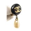 Image 3 : Chanel Black Gold CC Dangle Pearl Earrings