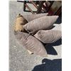 Image 1 : Throw pillows