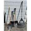 Image 1 : Yard tools and shovels