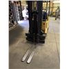 Image 2 : 3,000 lb Capacity Yale Forklift