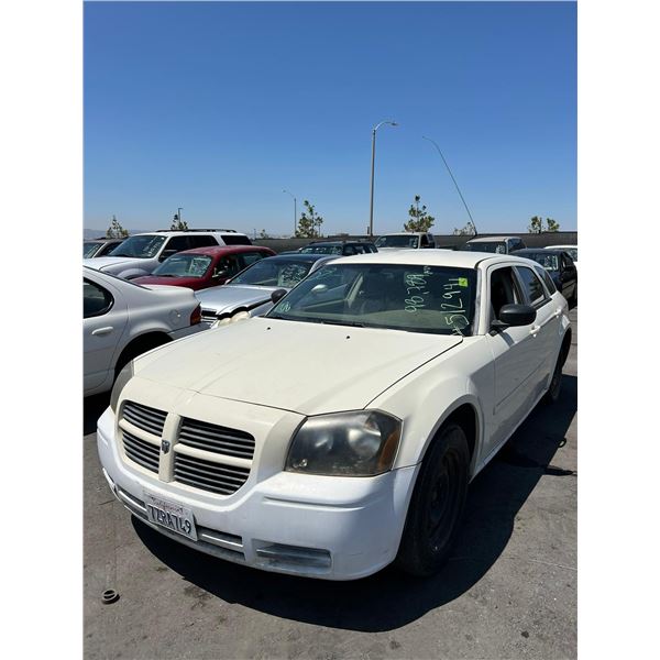 2005 Dodge Magnum SE