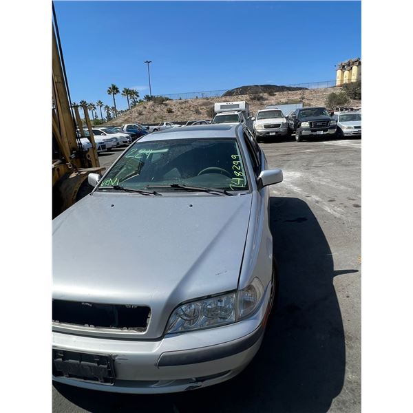 2001 Volvo V40