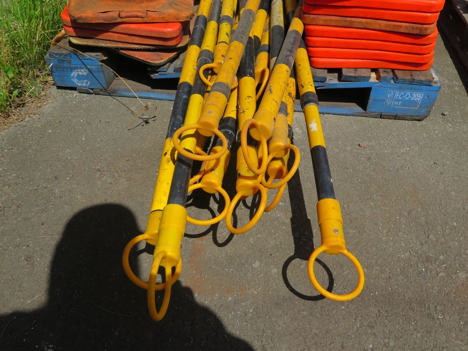 Cone Rails Pallet Orange Pylon Traffic Cones & Rails - Oahu Auctions