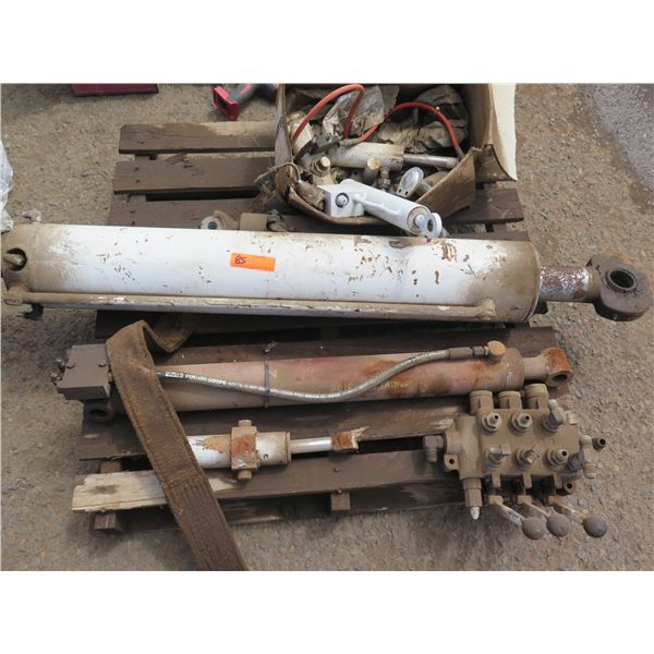 Pallet Multiple Metal Cylinders, Fitting & Box Hardware