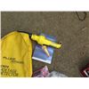 Image 4 : Fluke Network Voltage Detector C99700 w/ Accessories in Carry Bag