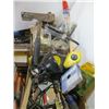 Image 2 : 2 FLATS OF MISC. TOOLS, HAMMERS, SCREWS, ETC.