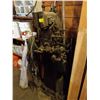 Image 1 : BIG CAST IRON MACHINE TOOL