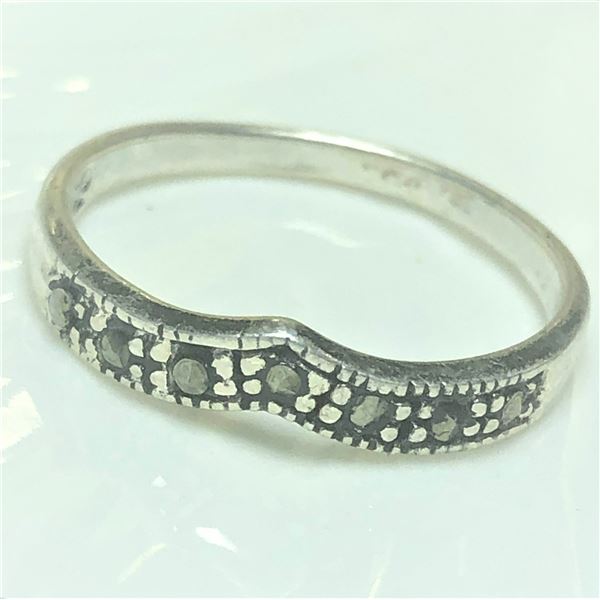 SILVER MARCASITE RING SIZE 7