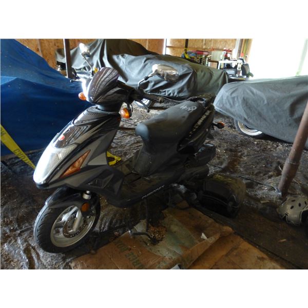 Chase 150 Scooter and Helmet Case