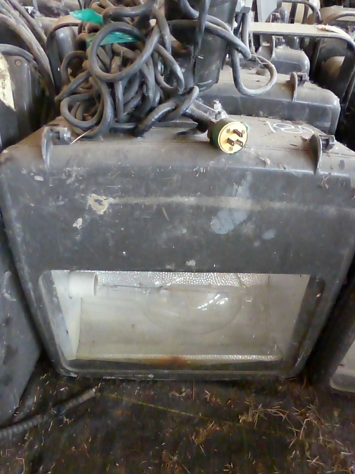 5 Lights, 110V (1st and 2nd Pics are EXAMPLE of complete set up)