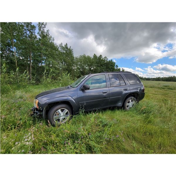 10/06 GM Trail Blazer LT, #1GNDTI3S772175993, Showing 249,961 Km, (Has Body Damage, Has a Miss to t