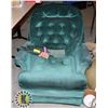Image 1 : ESTATE GREEN CHAIR WITH FABRIC TO MAKE ARM