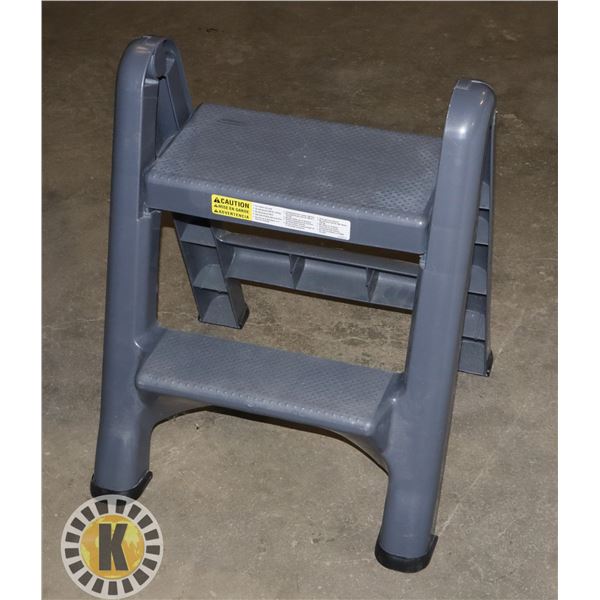RUBBERMAID STEP STOOL