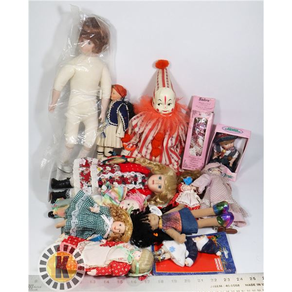 FLAT OF ASSORTED DOLLS