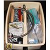 Image 1 : ESTATE TOTE OF ASSORTED ITEMS