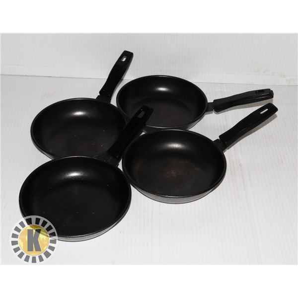 SET OF EGG PANS