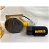 Image 9 : DeWALT 5" Hook & Loop Random Orbit Set