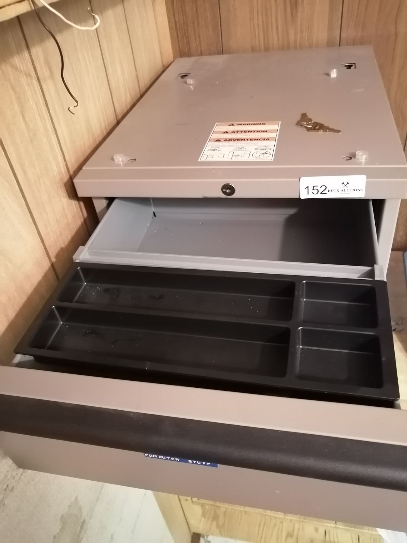 Small 2-Drawer Locking Filing Cabinet (w/ Key) - Beck Auctions Inc.