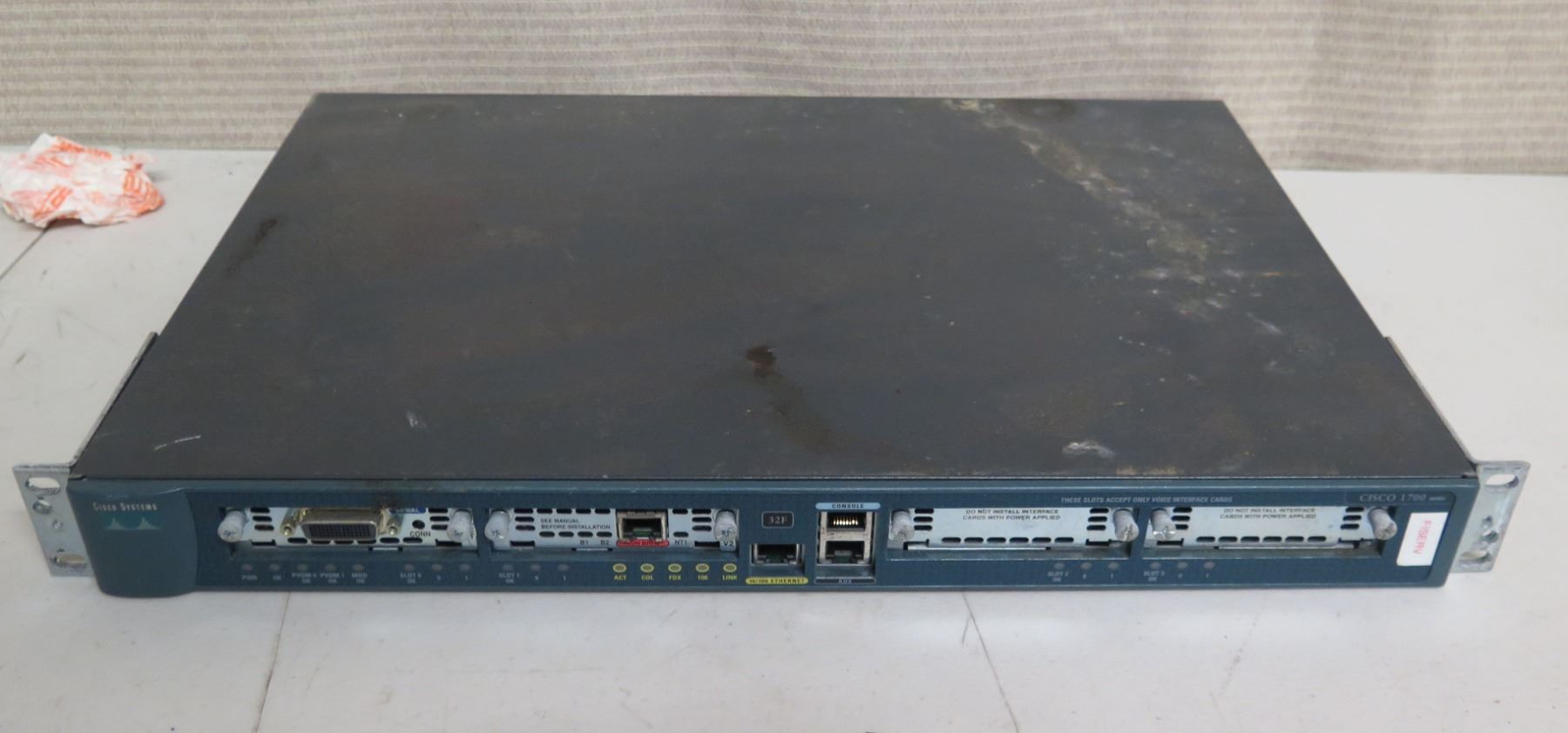 Cisco Systems 1700 Series Modular Access Router Model 1760