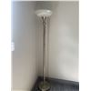 Image 1 : Metal Floor Lamp