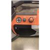 Image 2 : RIDGID R8408 JOBSITE RADIO - WORKING